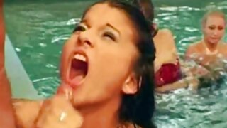 Розпусна брюнетка Ліона впорскує в кліпі секс з мамою друга сольної мастурбації