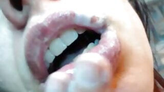 Грудаста мілфа Аріелла Феррера грає зі porno mama video своєю кицькою, поки смокче твердий член Глибока глотка