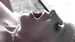 Наївна блондинка porno mama video догоджає пальцями свою невикористану голену пизду